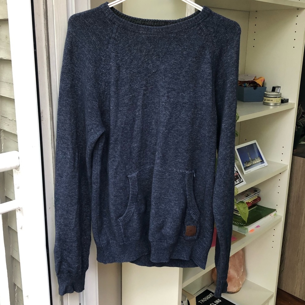 Navy blue cozy Roots sweater 🤍